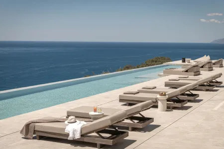  Private Infinity Pool