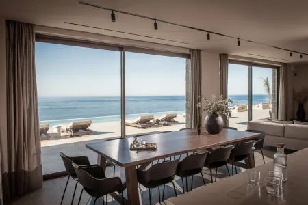  Seaview Dining Area
