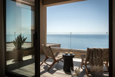  Double Bedroom 5 seaview balcony