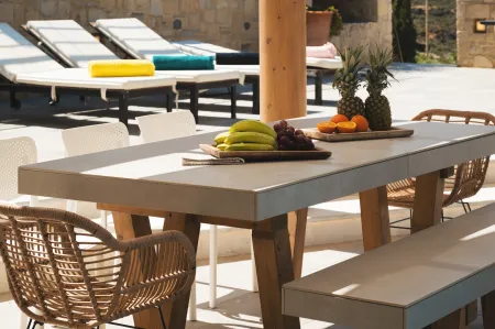  outdoor dining table