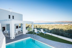 Umgeben von Grün und Meerblick in der Villa Elea in der Nähe von Chania