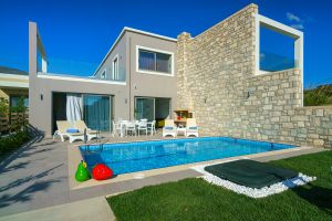 Neugebaute Villa Iakinthos direkt am Strand im Süden von Rethymnon