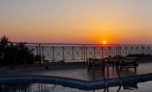 Meer- und Sonnenuntergangblick in der friedlichen Villa Meleti 