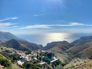 Kapetaniana… to toast the Cretan mountain life