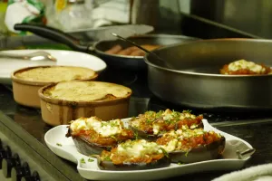 Chef privé au service de la villa. Créer une expérience de restauration de villa avec CreteVillas4U
