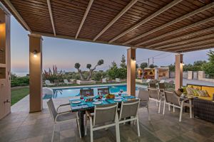 Family Venue Villa Lucia, Child-Friendly, Parkland & BBQ area, 800m from Beach, Central Crete