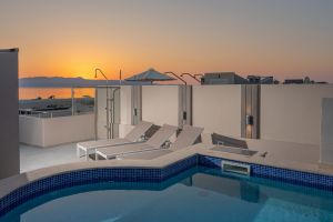 Die Villa Ibiza liegt nur wenige Minuten von Restaurants, Geschäften und allen Einrichtungen für Ihren Urlaub entfernt