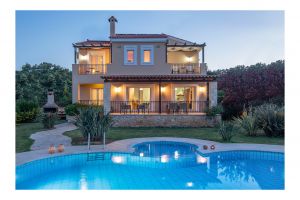 Cool on Top Chloe Villa with Private Pool & Garden Close to Swimming Bay & Rethymno