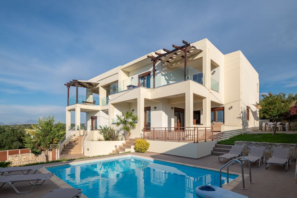  pool and villa
