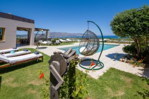  Luxury Property Lady Danfi, Great Location in West Crete, Close to Beach, 18 km from Chania