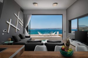 Premium Cliff Top Villa Aqua Ridge, Luxus-Kurzurlaub, große Terrassenlounge, Panoramablick über die Bucht von Souda