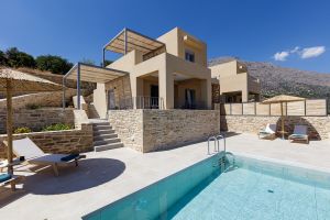 Private House Mariva with Pool and Garden, Ultimate Privacy Surrounded by Iconic Views in South Crete