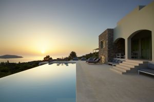 5-Sterne-Ferienvilla One, luxuriöser griechischer Inselstil, Infinity-Pool und Lagunenpanorama
